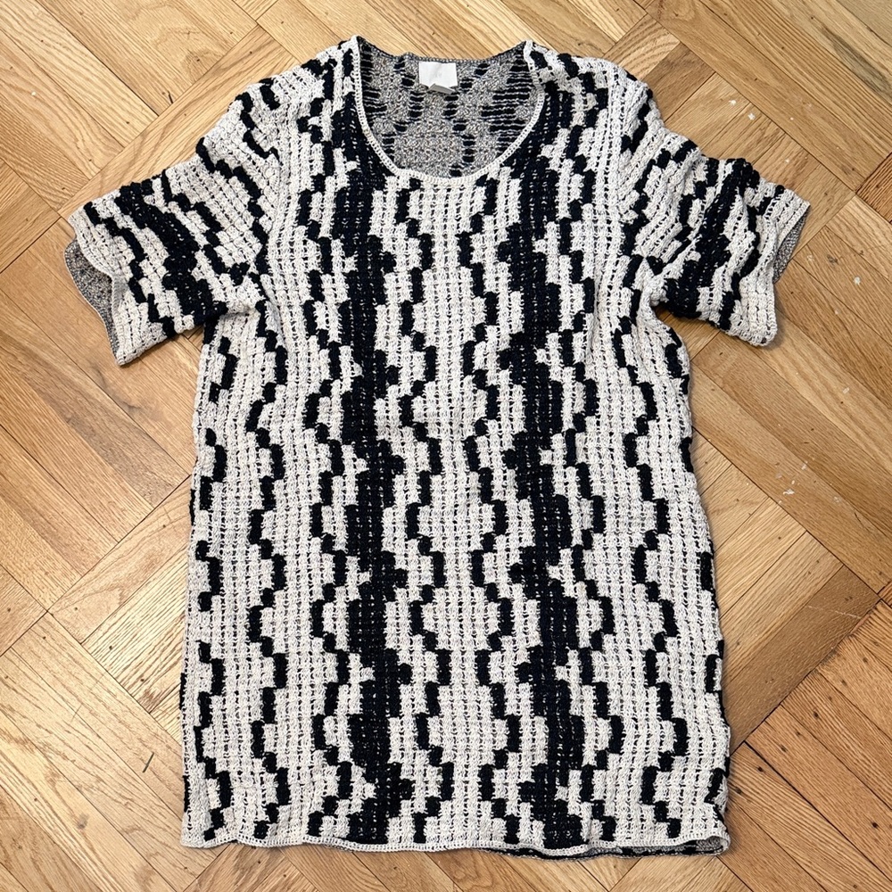 Black and White Open Knit Short Sleeve Tunic Dress